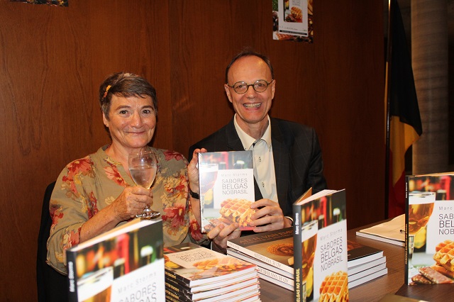A chef Marieke Joris com o autor Marc Storms
