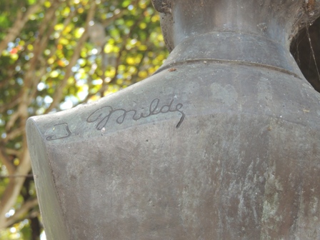 Busto Otaviano Neves assinatura Milde