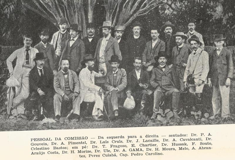 Os membros da Comissão Exploradora do Planalto Central, para a delimitação da área da futura Brasília, 1894. Luís Cruls é o terceiro a partir da esquerda, sentado. 