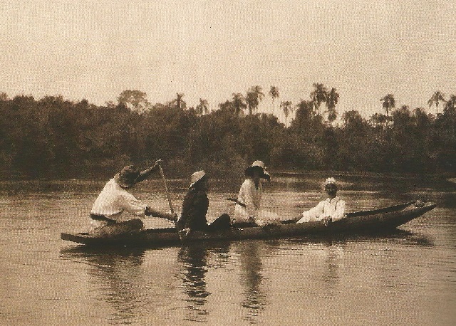 Passeio de canoa pelo rio Mogi-Guaçu