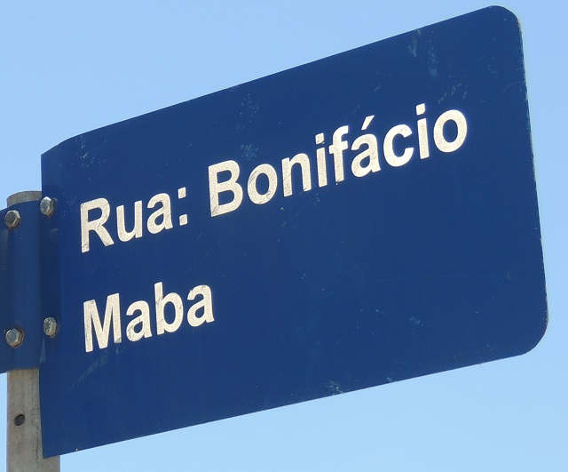 Ilhota Rua Bonifácio Maba